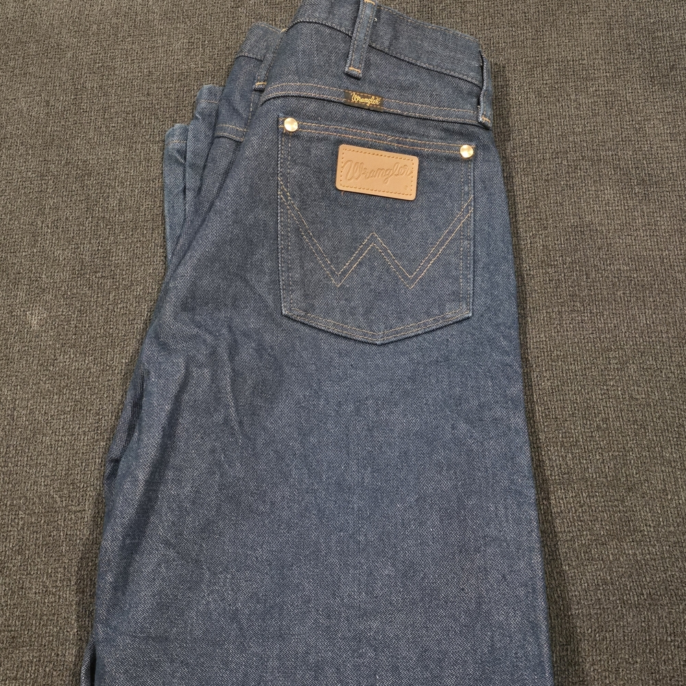 Wrangler Men's Relaxed Fit Jeans in Blue
